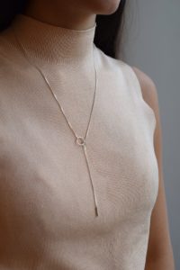 collar minimalista