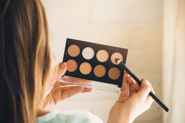 an eyeshadow palette with nude and taupe colors. 