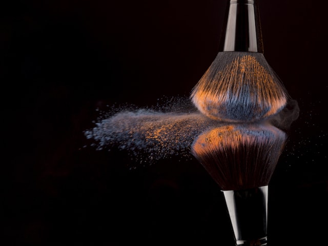 makeup brushes that can be used to apply powder dry shampoo