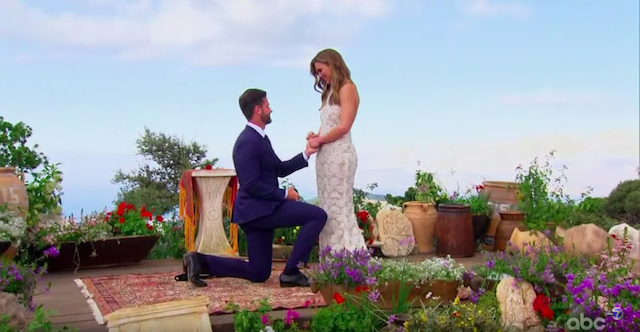 Jed proposing to Hannah in The Bachelorette Finale