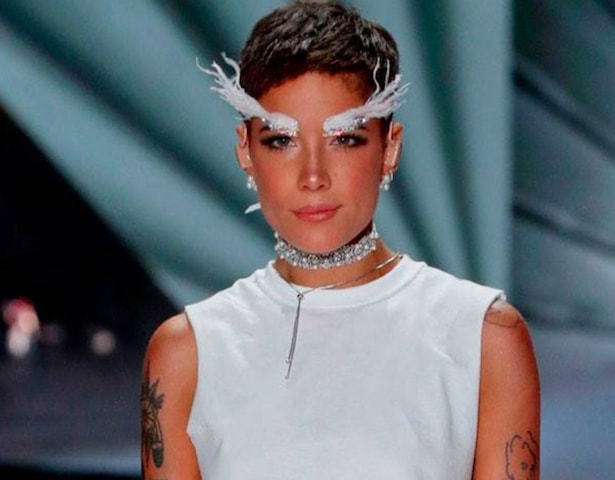 Halsey performing at Victoria's Secret Fashion Show 2018.