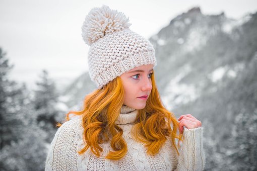 Beige bonnet/winter hat