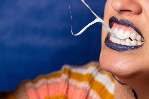 5 hábitos que tienes y te destrozan los dientes